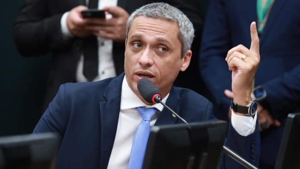 Deputado Gustavo Gayer é intimado pelo STF em investigação sobre racismo