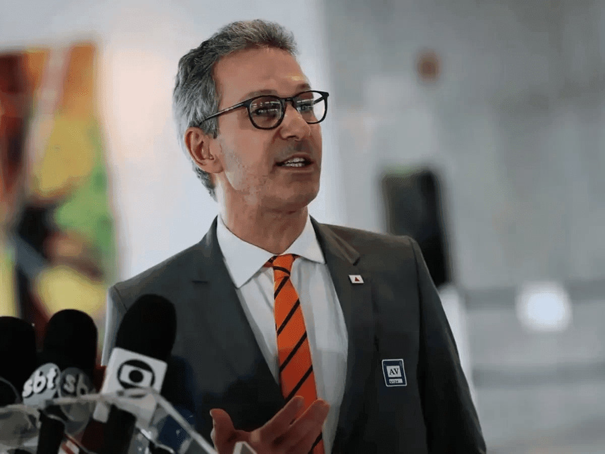 Zema diz que crianças devem estudar ciência para decidir se querem ou não ser vacinadas