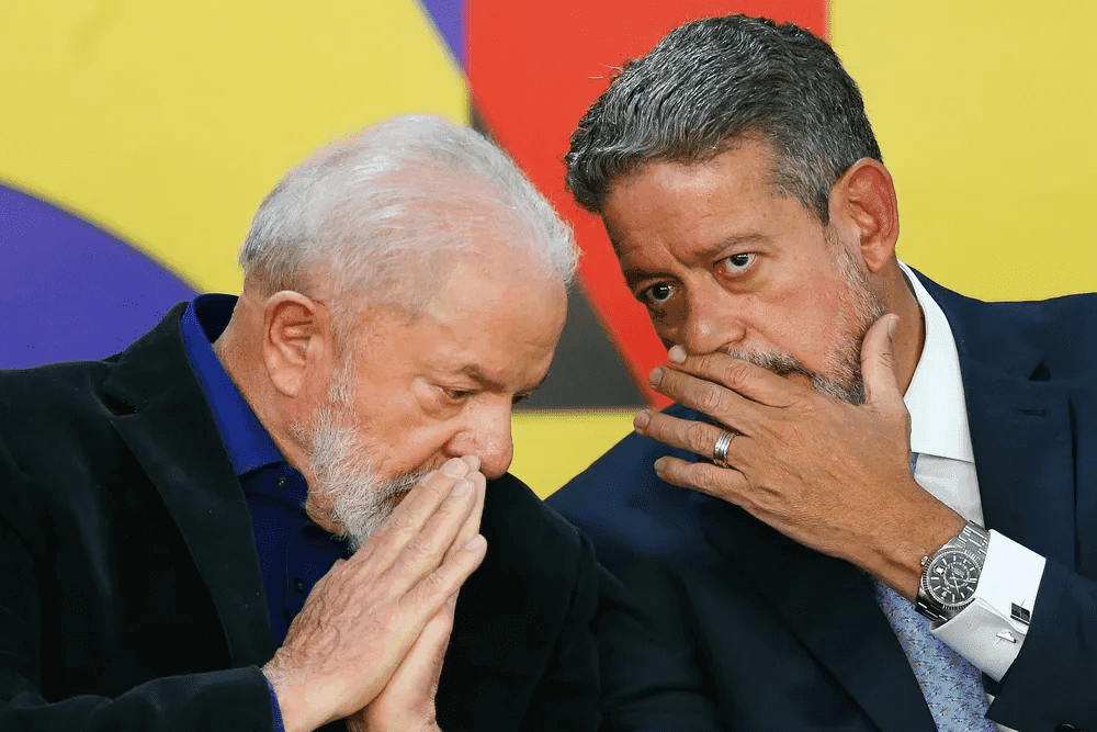 Presidente Lula e Arthur Lira se reúnem em meio a tensões entre Planalto e Câmara