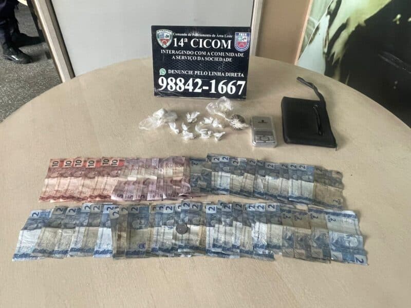 Jovem é preso ao ser flagrado com bolsa recheada de drogas em Manaus