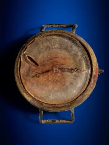 Relógio derretido em Hiroshima é vendido por R$ 154 mil