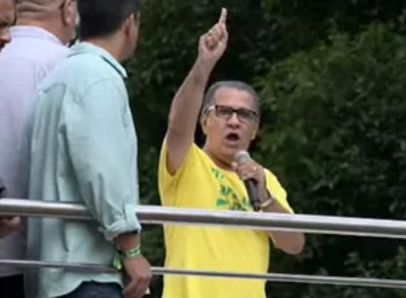 Tarcísio e Malafaia falam em ato de apoio a Bolsonaro; pastor critica STF