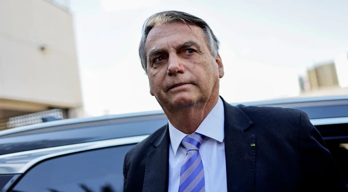 Bolsonaro diz sofrer “perseguição sem fim” após ser multado pelo Ibama por suposta importunação a baleia