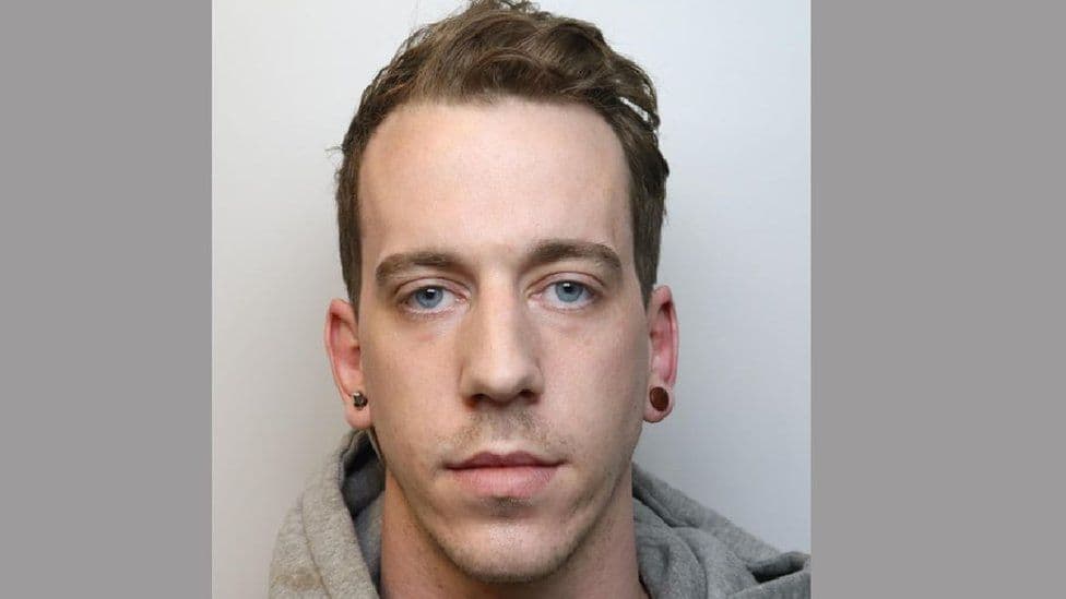 Tribunal condena homem a 14 anos de prisão por morte da filha de três meses, na Inglaterra