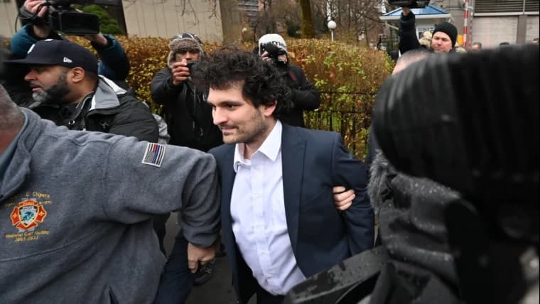 Ex-magnata das criptomoedas Sam Bankman-Fried é condenado a 25 anos de prisão