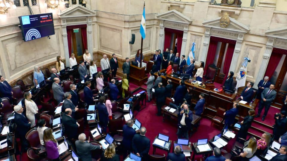 Senado argentino rejeita “decretaço” de Milei