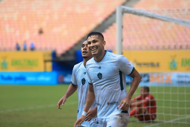 Manaus derrota São Raimundo por 5 a 0 e confirma vaga nas semifinais do returno do Estadual