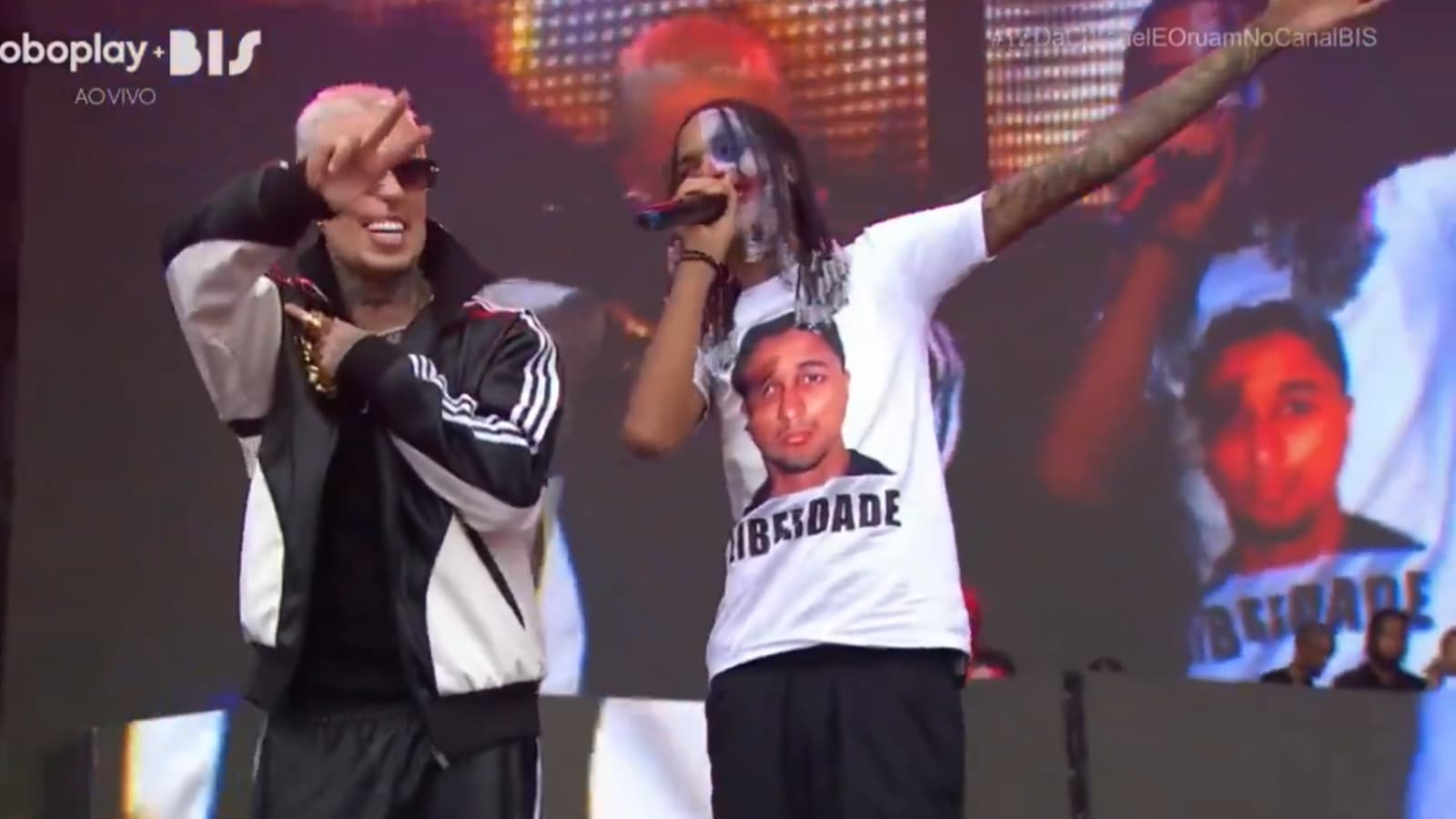 VÍDEO: Oruam canta no Lollapalooza com camiseta pedindo liberdade ao pai, traficante Marcinho VP