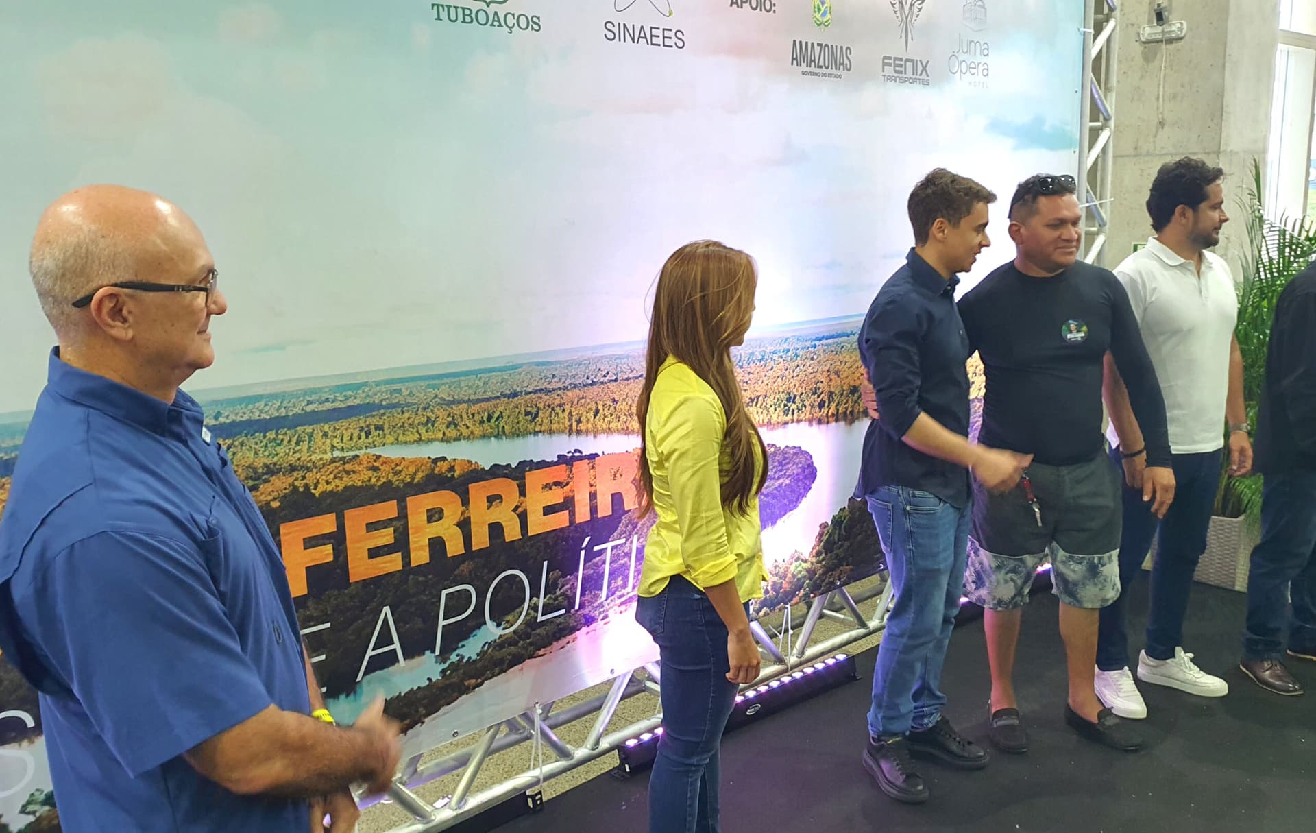 BASTIDORES: Evento da direita tem Débora como cerimonialista e Menezes e Alberto Neto em climão