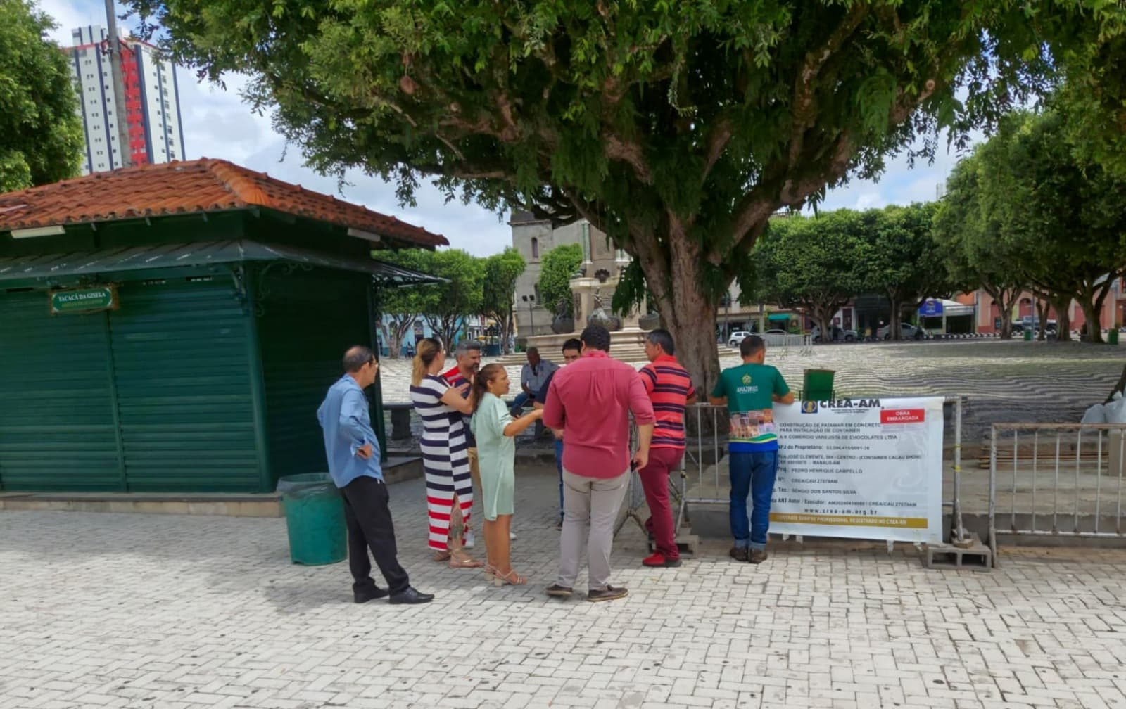 Obra no entorno do Teatro Amazonas é embargada por Prefeitura e Iphan após denúncias