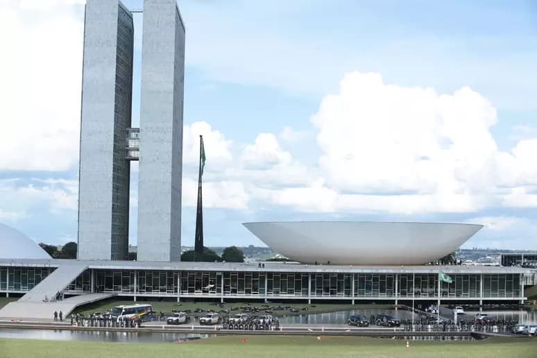 Governo federal se aproxima da bancada evangélica