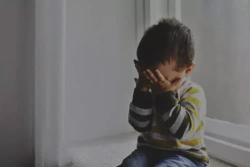 Proposta endurece punição para crimes sexuais contra menores e proíbe condenados de trabalhar com crianças