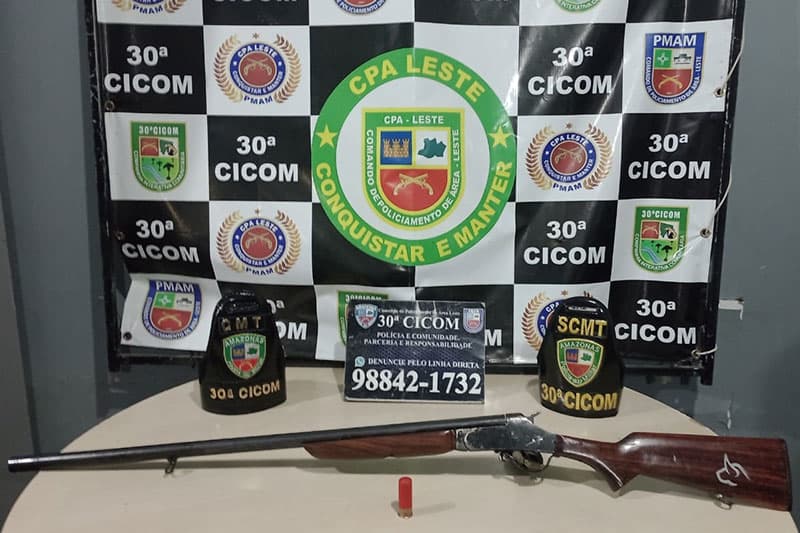 Ação policial apreende espingarda calibre 12 abandonada na zona Leste de Manaus