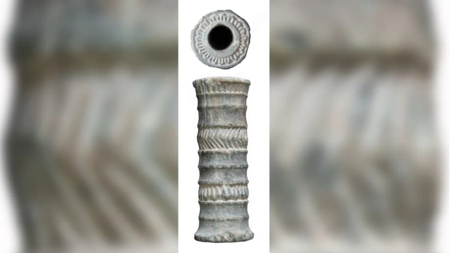 Arqueólogos revelam ‘batom’ vermelho antigo encontrado em frasco de 4.000 anos