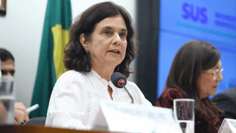 Deputados querem convocação da Ministra da Saúde após nota sobre o aborto