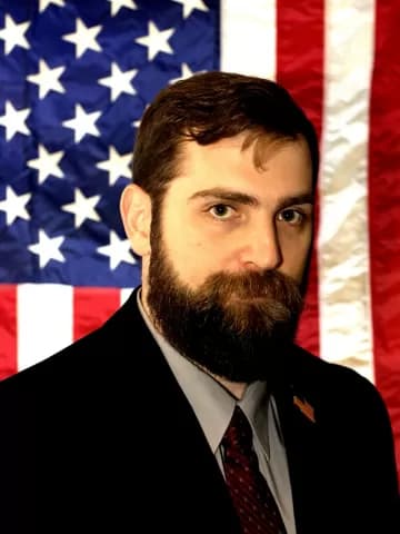 Homem muda nome para ‘Literalmente Qualquer Outro’ e pretende disputar presidência dos EUA