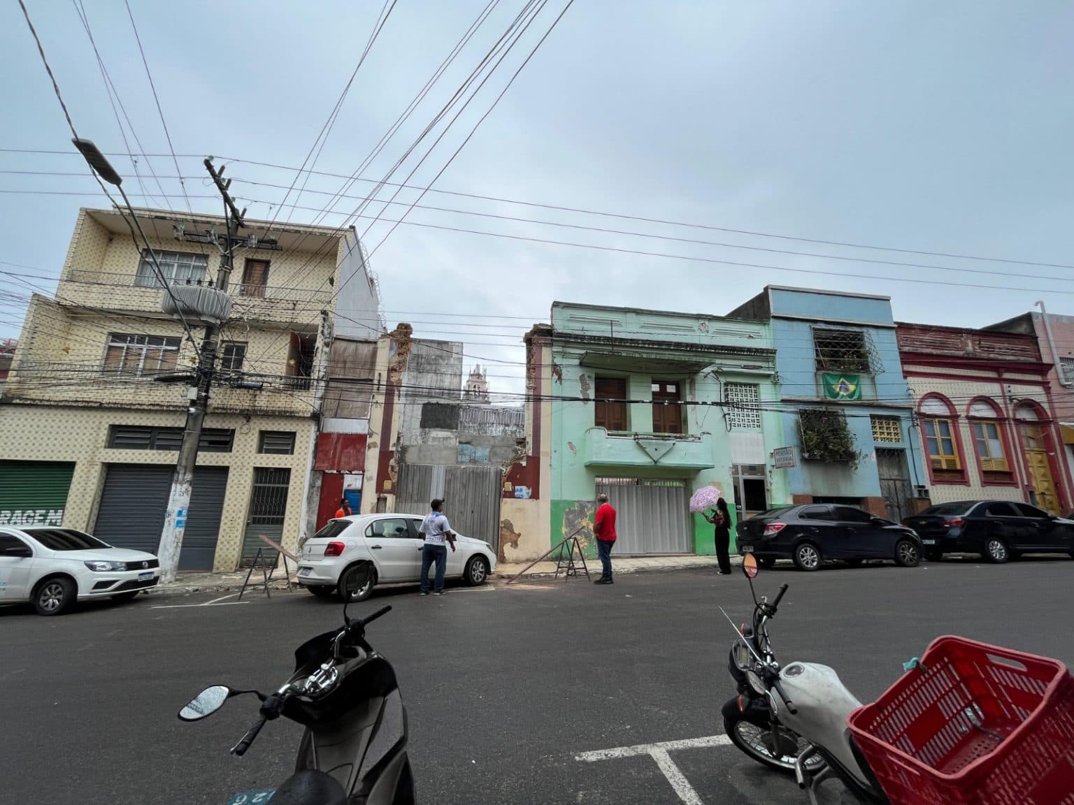 Proprietário destrói fachada após embargo da Prefeitura e Iphan