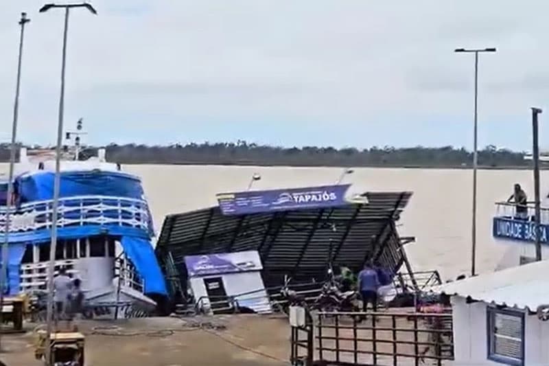 VÍDEO: Terminal Hidroviário naufraga em Juruti, no Pará