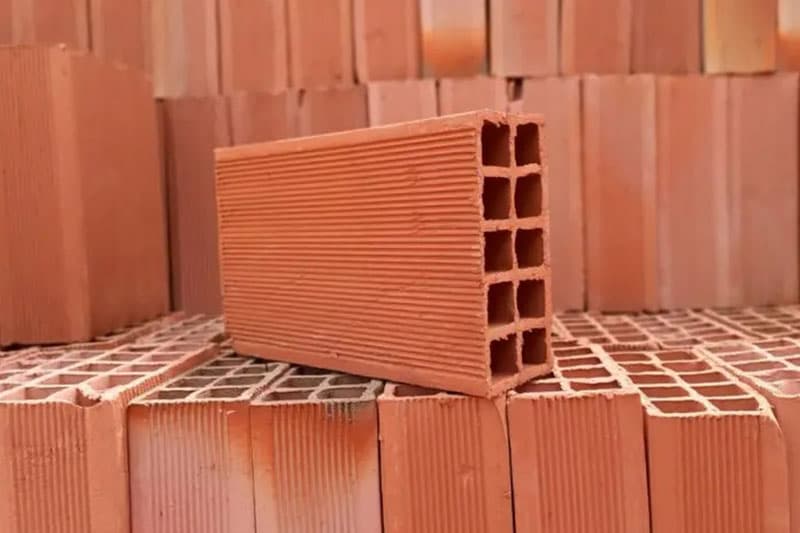 Em Maraã, homem é preso por tentar matar ex-cunhada a tijoladas