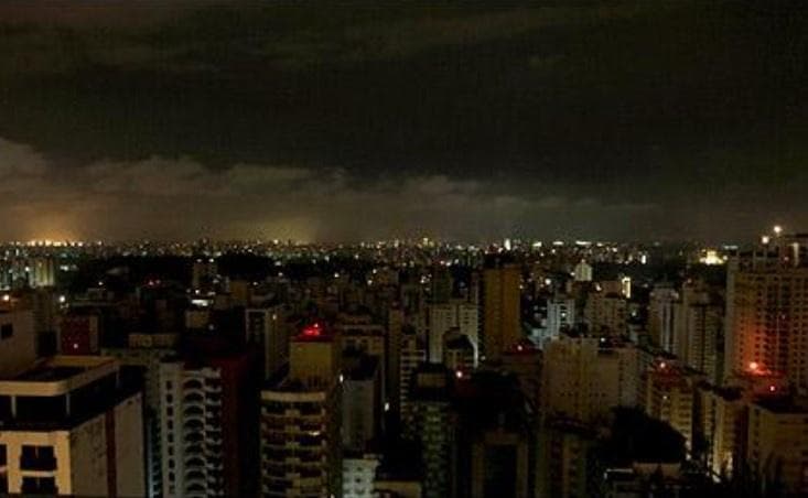 Apagão em Manaus: Amazonas Energia é notificada por Procon municipal e estadual