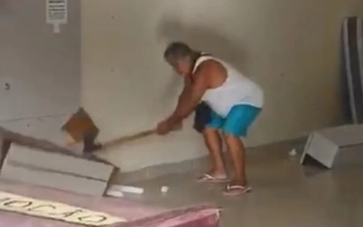 VÍDEO: Homem quebra móveis de loja no RJ após atraso de entrega