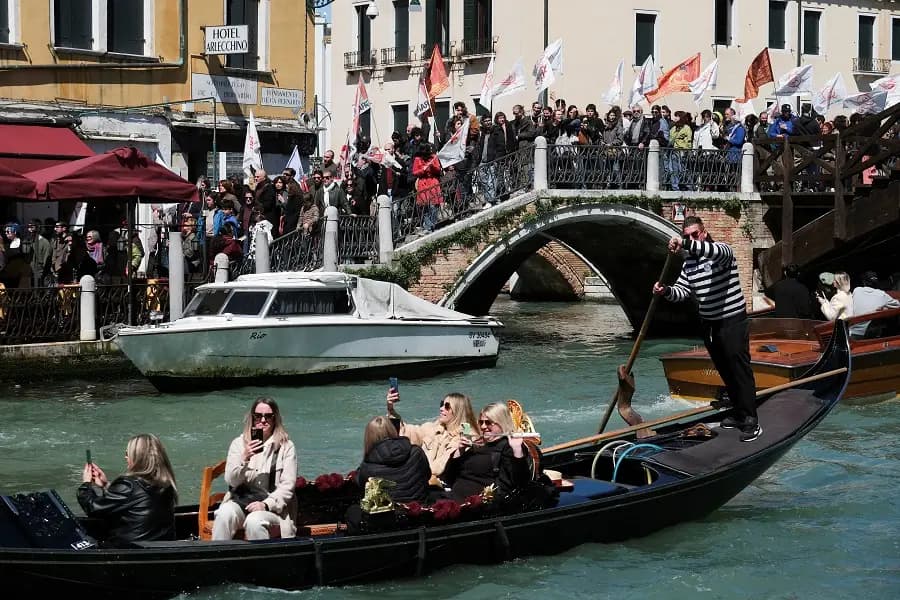 Veneza começa a cobrar taxa de turistas; veja quem tem que pagar