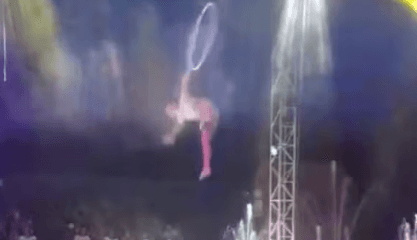 VÍDEO: Trapezista cai de arco durante apresentação de circo em SC