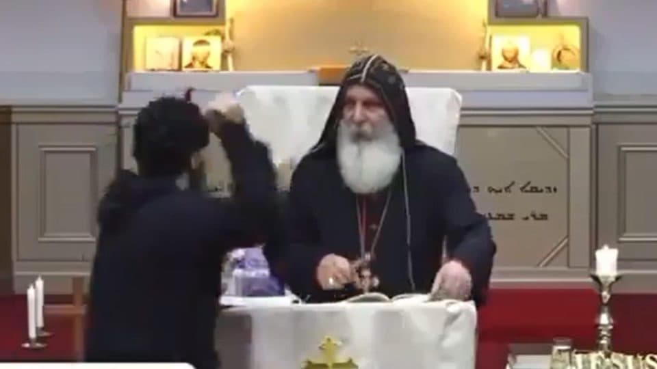VÍDEO: Bispo é esfaqueado e várias pessoas ficam feridas durante missa em novo ataque, na Austrália