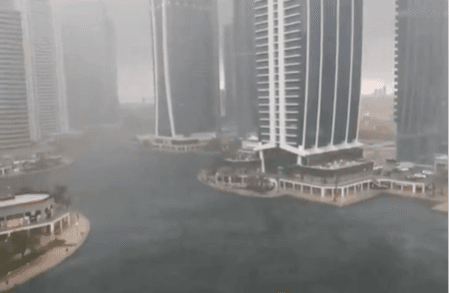 Estragos em Dubai: Chuva em um dia foi o equivalente a um ano; veja imagens