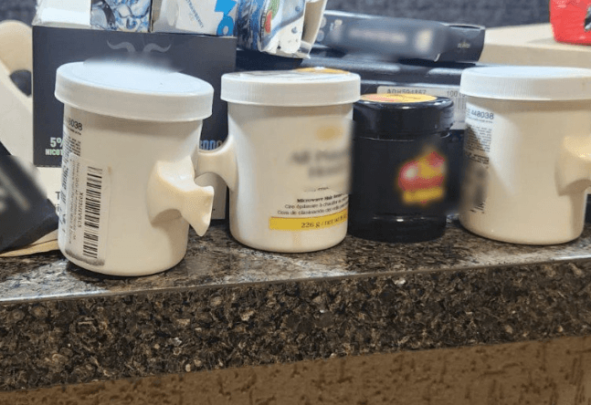 Influenciadoras são presas em operação contra comércio ilegal de óleo de maconha