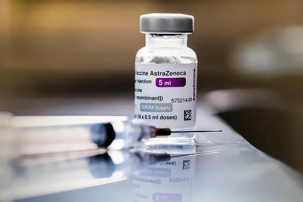 AstraZeneca admite efeito colateral raro na vacina da covid-19