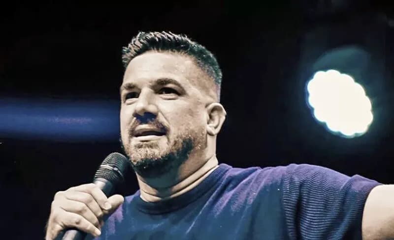 Pastor Felippe Valadão é indiciado por intolerância religiosa durante pregação em 2022