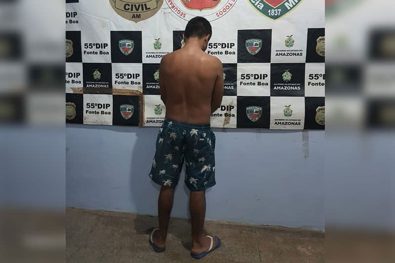 Após cortar cachorro com facão, homem é preso em Fonte Boa