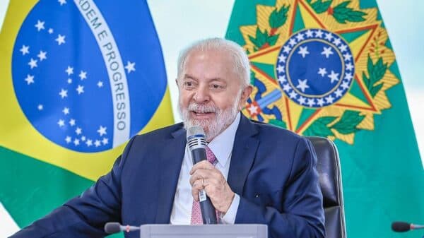 Avaliação positiva do governo Lula cai em maio, aponta pesquisa CNT/MDA
