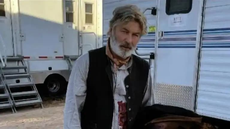 Promotora afirma que Alec Baldwin “comprometeu” segurança no set de Rust