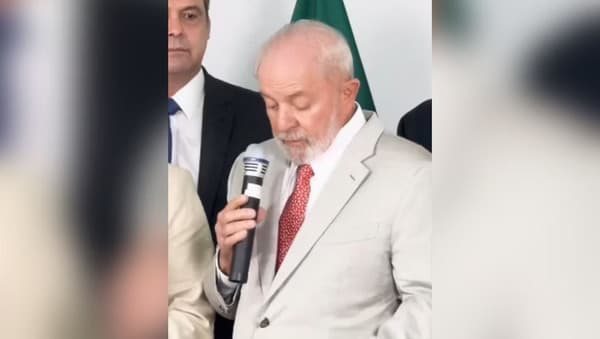 VÍDEO: “Gol tem que prestar contas”, diz Lula ao usar gravata em homenagem ao cão Joca