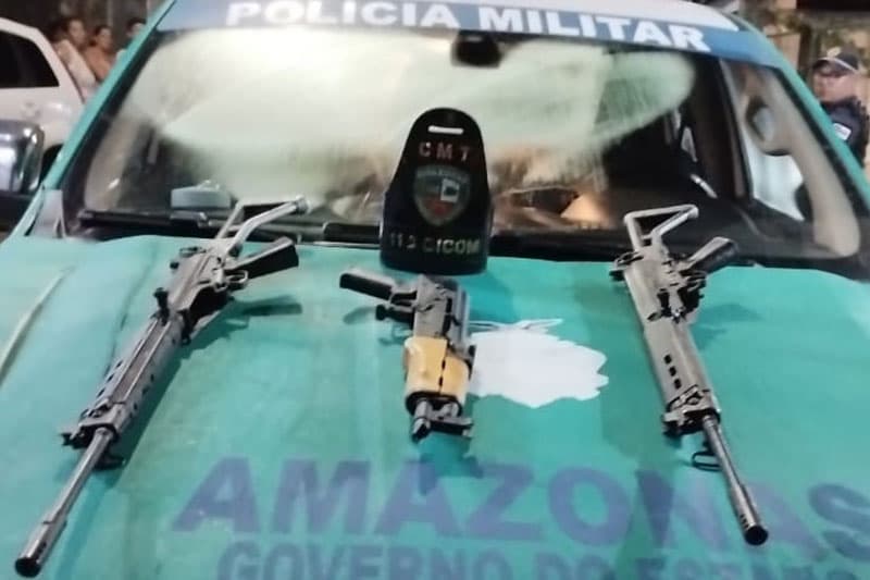 Em Manaus, trio é preso com fuzis da Força Armada venezuelana