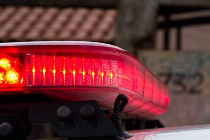 EUA: Homem é preso por instalar câmeras escondidas em banheiro feminino de parque