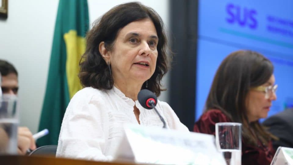 Pressionada, ministra da Saúde troca chefe de gabinete com aval do Planalto