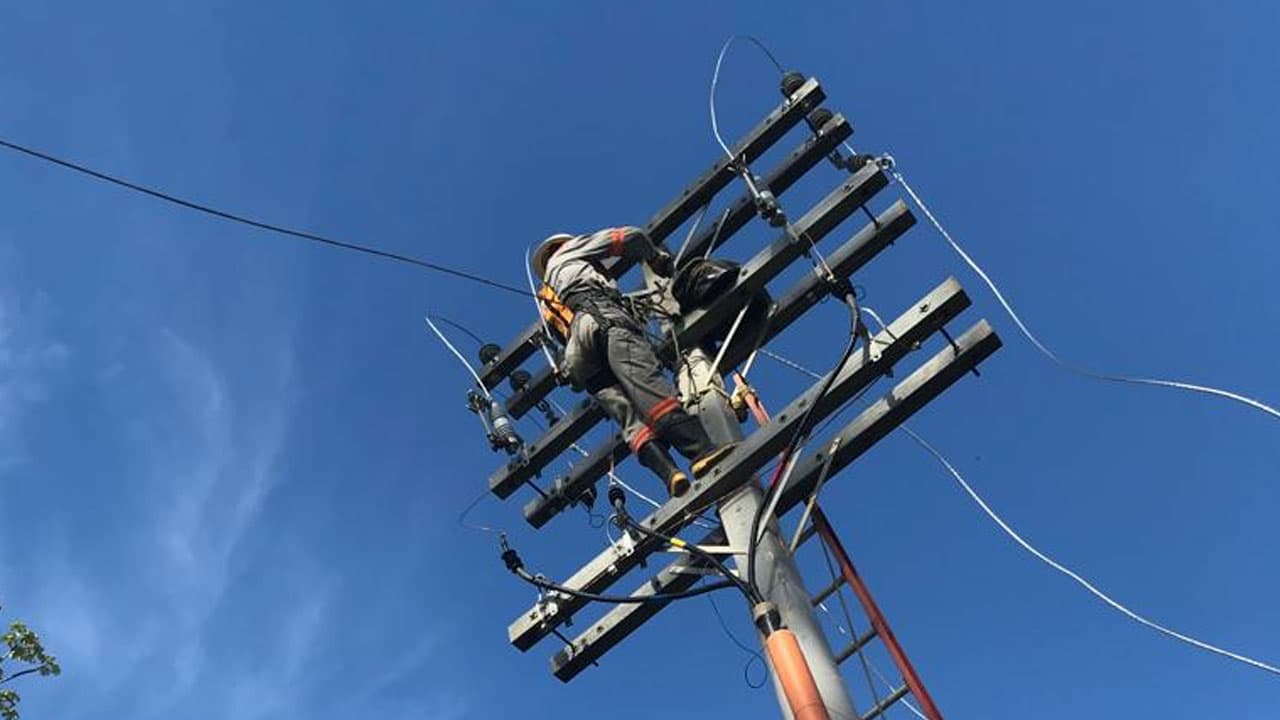 Manaus sofre apagão de energia elétrica e compromete internet neste domingo (14)