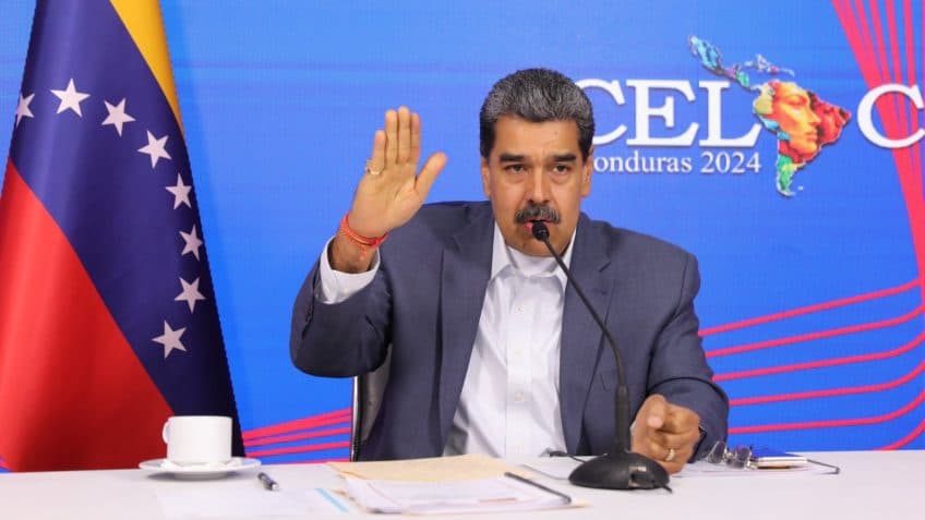 Maduro ordena fechamento da embaixada da Venezuela no Equador