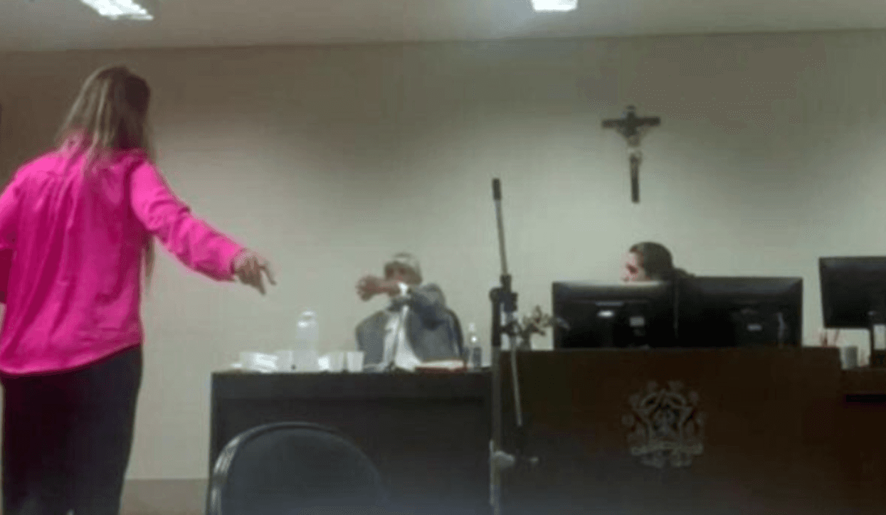 VÍDEO: Promotor é investigado após chamar advogada de “galinha” em MG