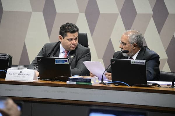 CCJ do Senado aprova projeto que aumenta para 30% minorias em concursos públicos e prorroga cotas por 10 anos