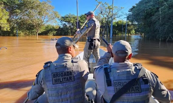Golpes, roubos e assédio em abrigos: 130 pessoas são presas durante enchentes no RS
