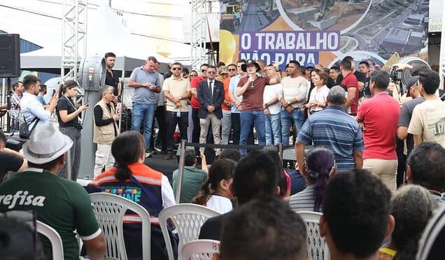 “Quem deve os professores não é a prefeitura”, diz David Almeida sobre Fundeb