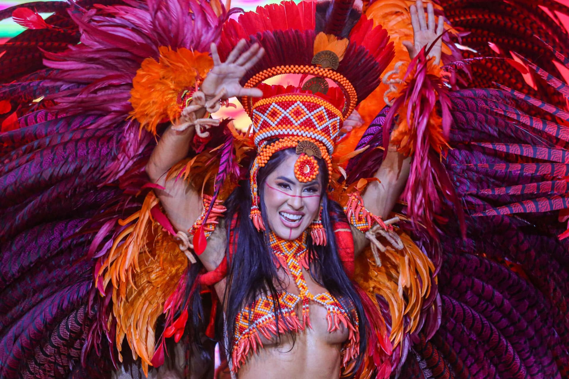 Com a presença de Isabelle Nogueira, Alvorada do Garantido reúne multidão pelas ruas de Parintins