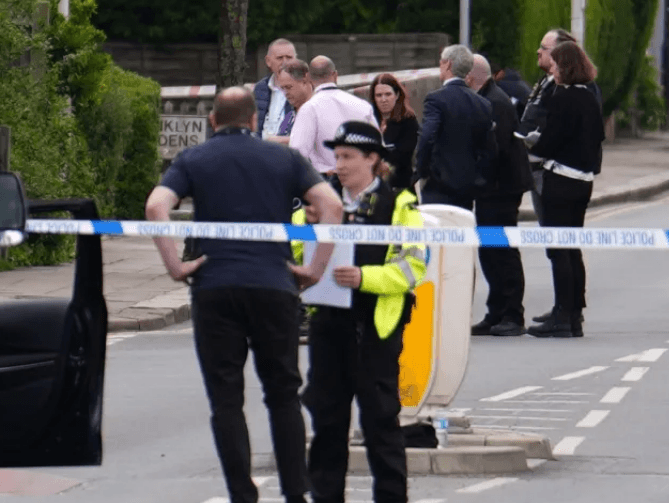 Homem que matou menino de 14 anos com espada em Londres é brasileiro