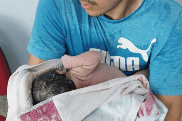 Em Manaus, pai tenta abandonar o próprio filho recém nascido em delegacia