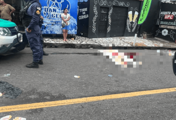 Homem morre ao ser atropelado na frente de bar, em Manaus