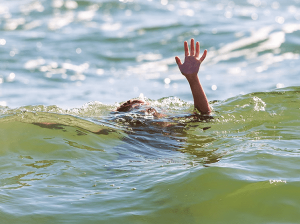 Criança de 3 anos cai e morre afogada em piscina de núcleo rural, no DF